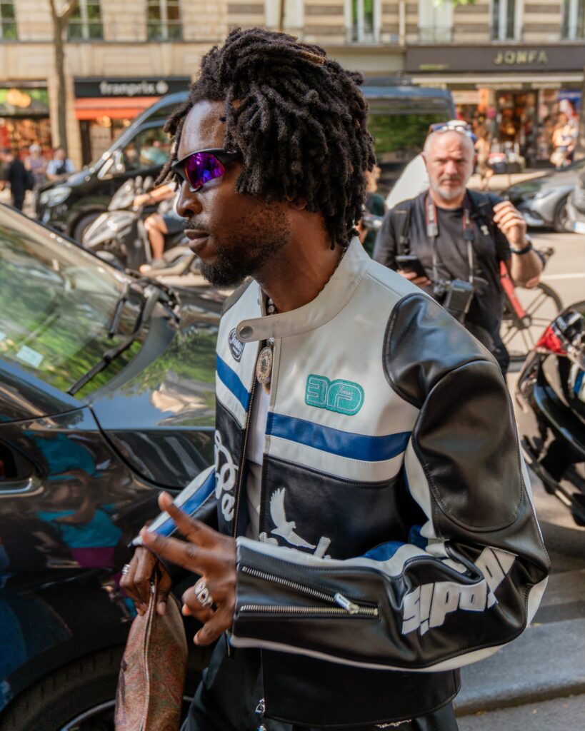 Guest at the 3.PARADIS show during Fashion Week in Paris 2026.