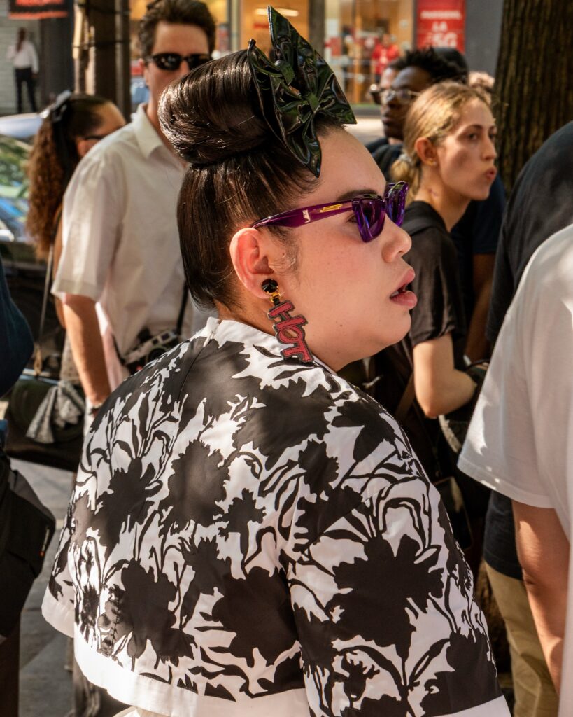 Guest at the 3.PARADIS show during Fashion Week in Paris 2026.