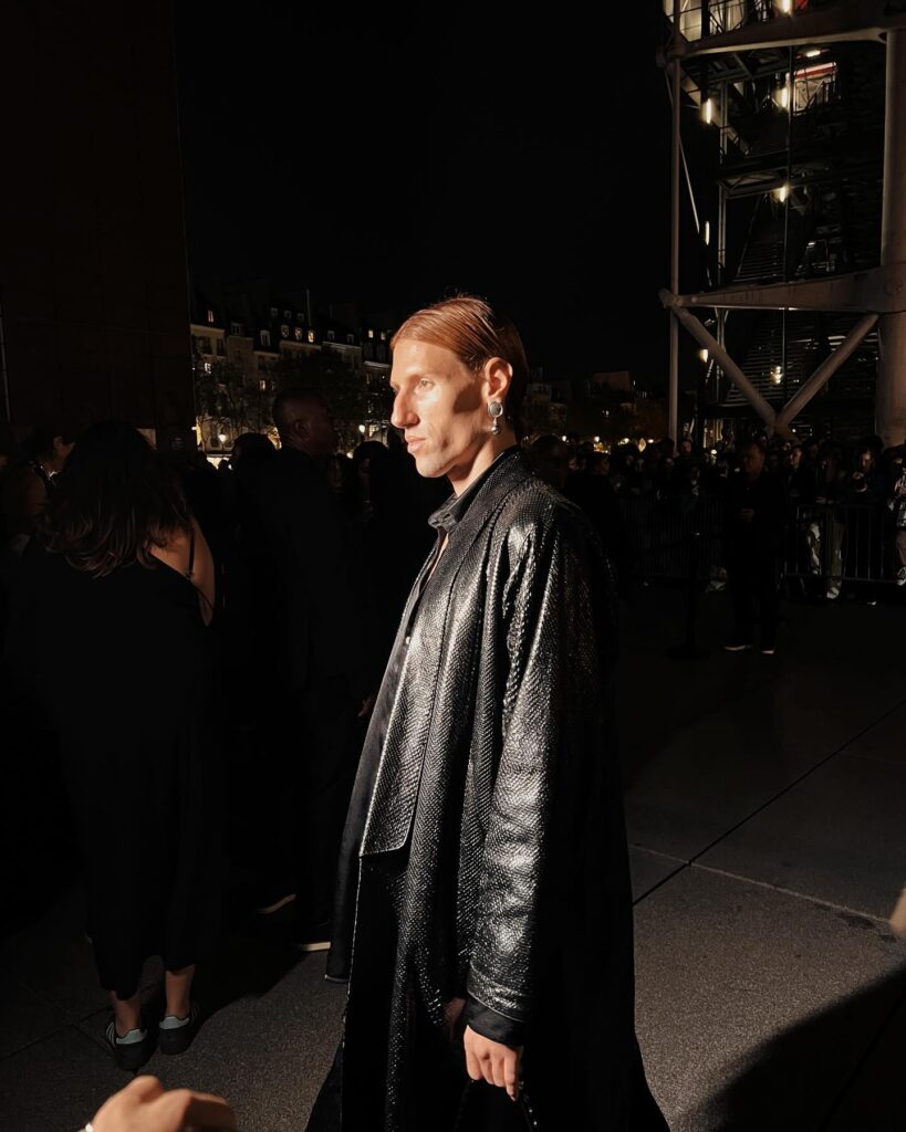 Guest at the Coperni show during Paris Fashion Week 2023.