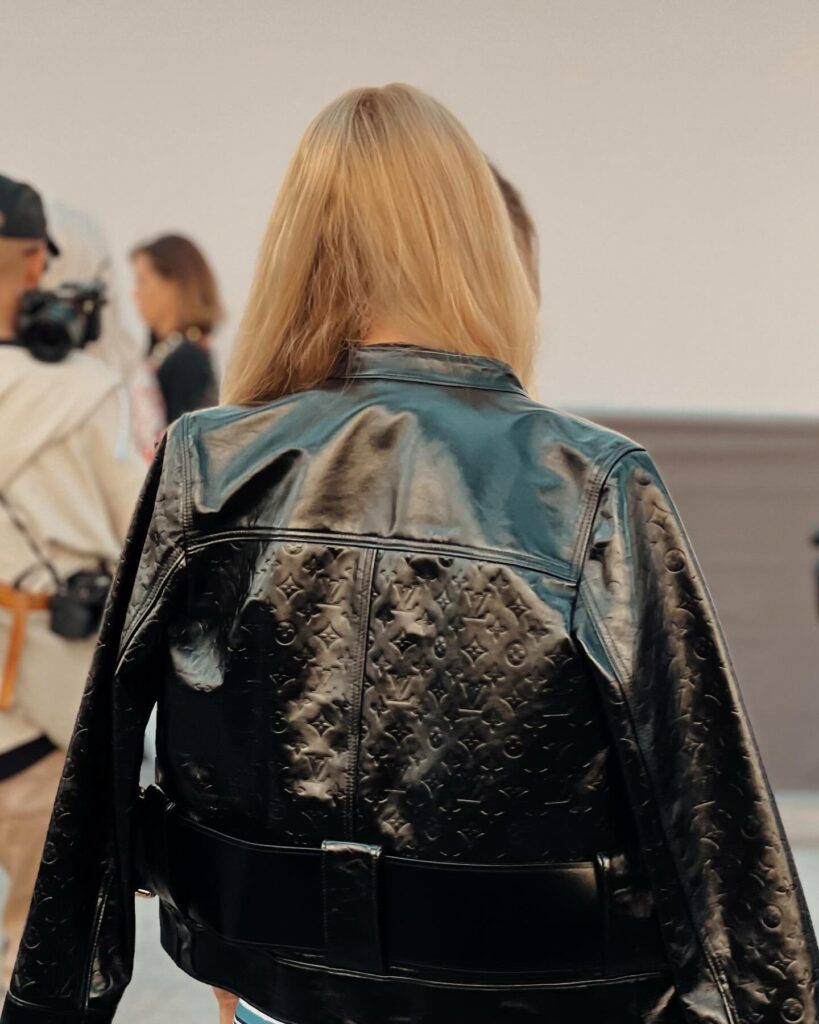 Guest at the Louis Vuitton show during Paris Fashion Week 2023.