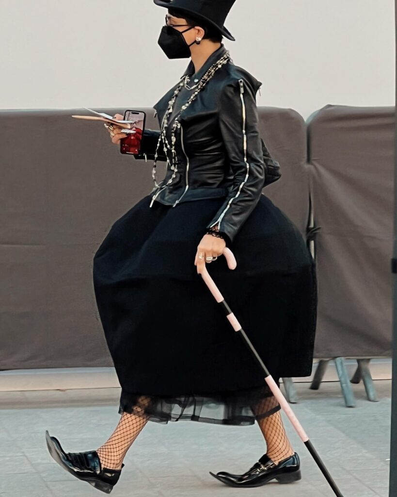 Guest at the Louis Vuitton show during Paris Fashion Week 2023.