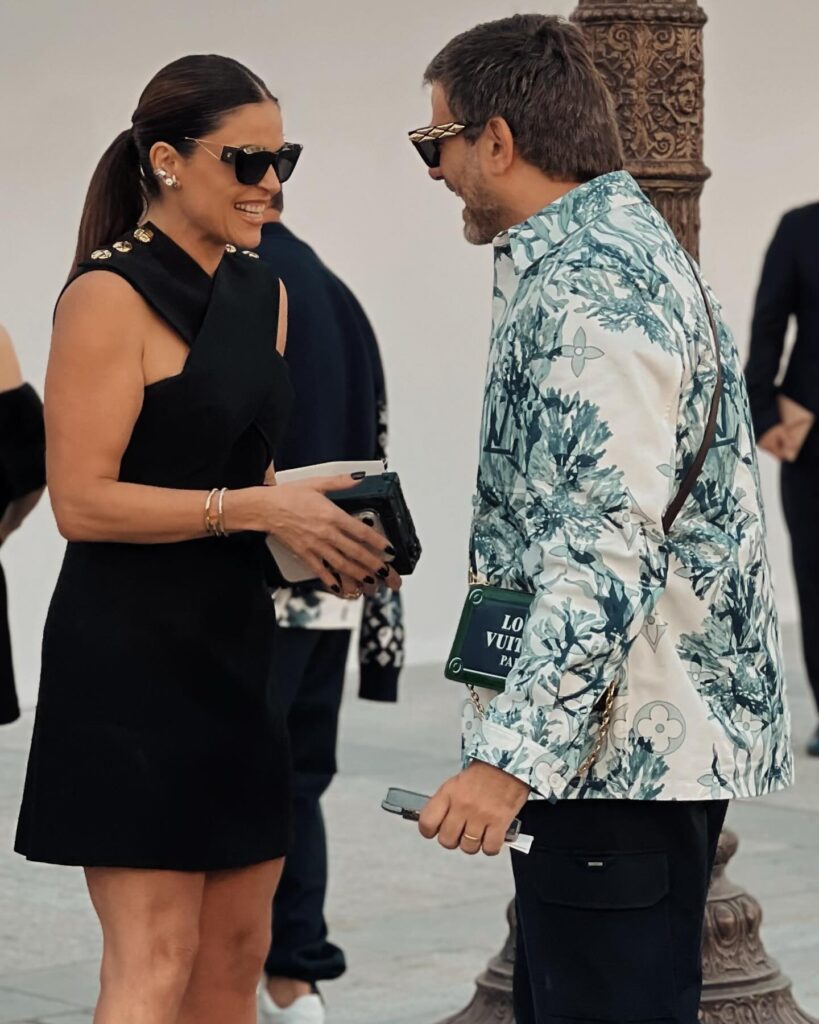 Guest at the Louis Vuitton show during Paris Fashion Week 2023.