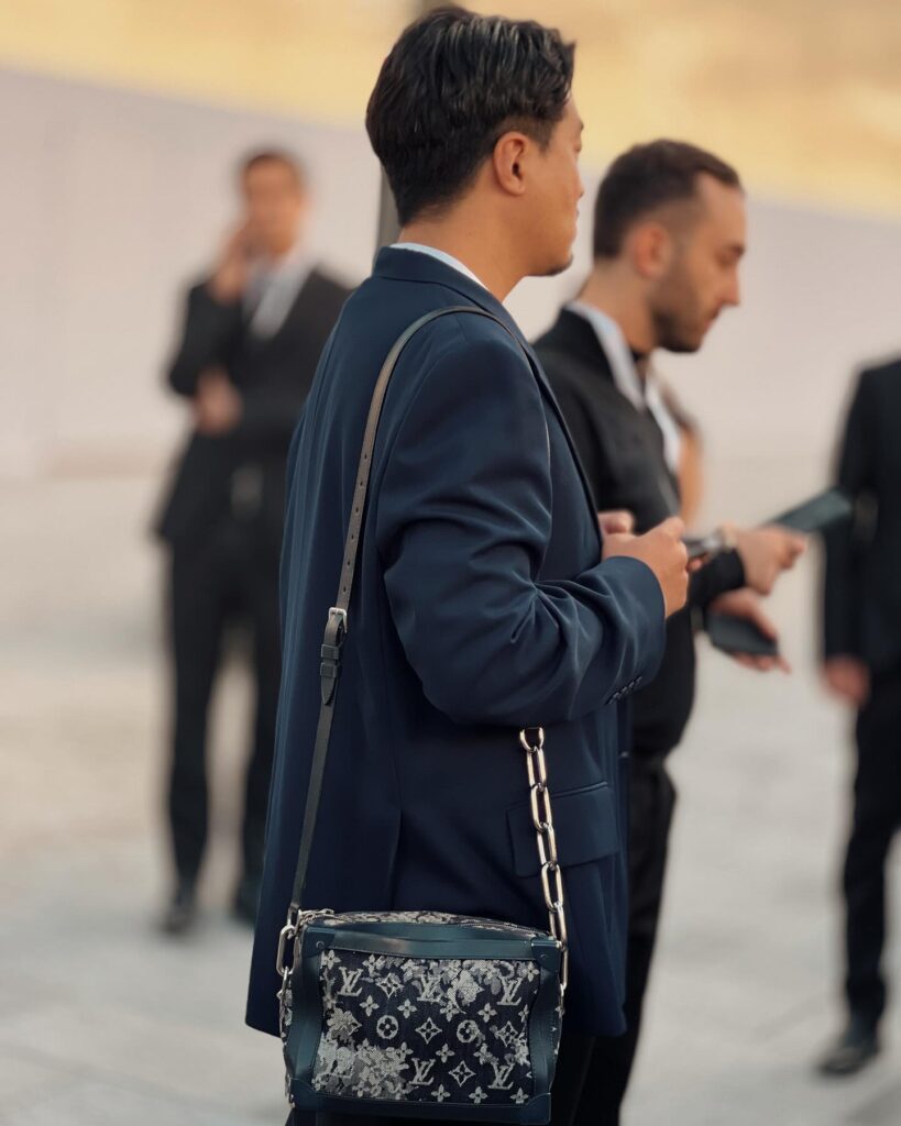Guest at the Louis Vuitton show during Paris Fashion Week 2023.