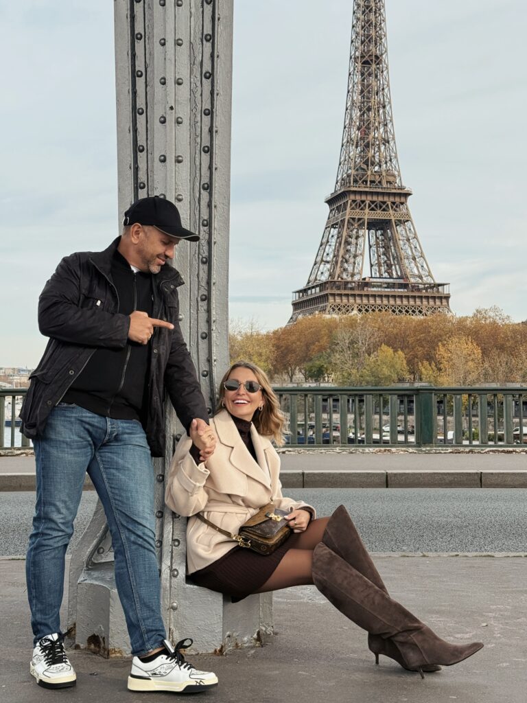 Couple photoshoot in Paris