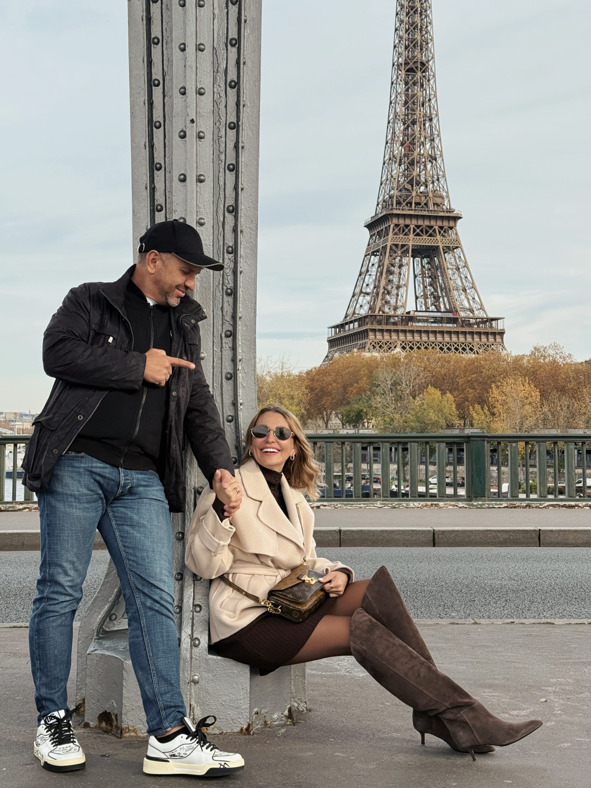 Eiffel Tower photoshoot location at Pont de Bir-Hakeim
