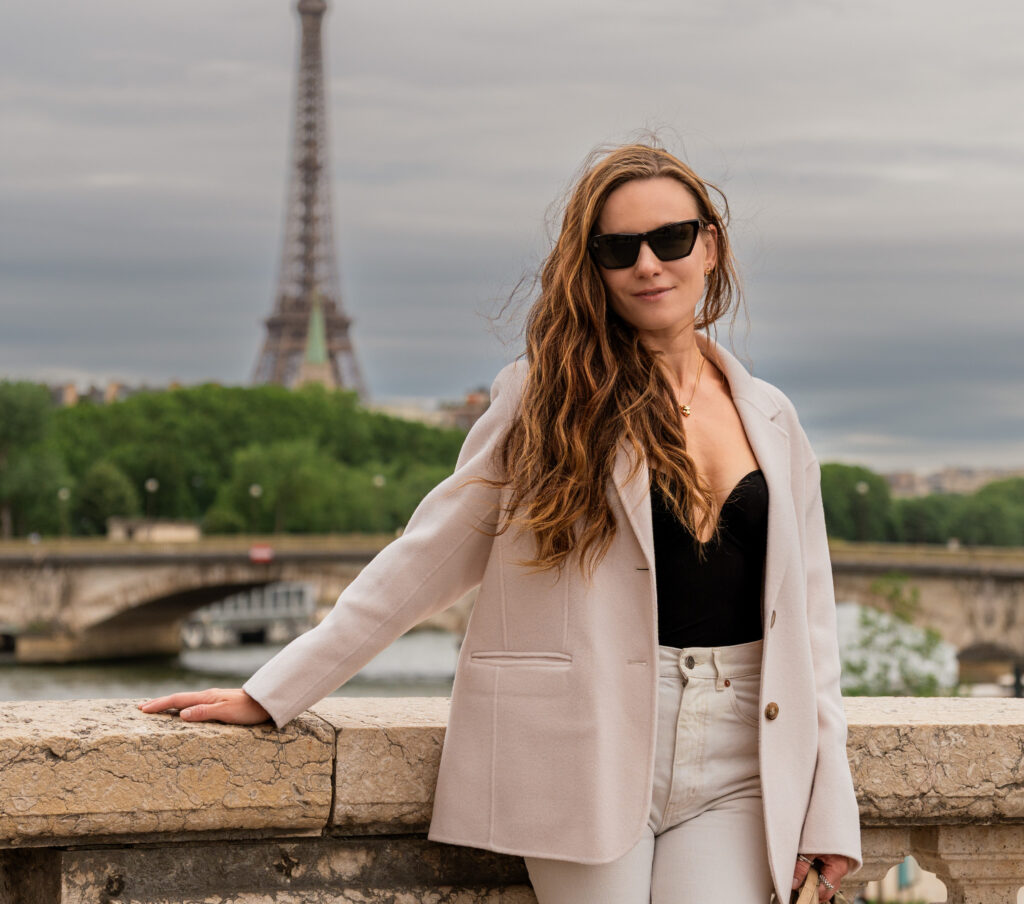 Solo photoshoot in Paris with the Eiffel Tower in the background