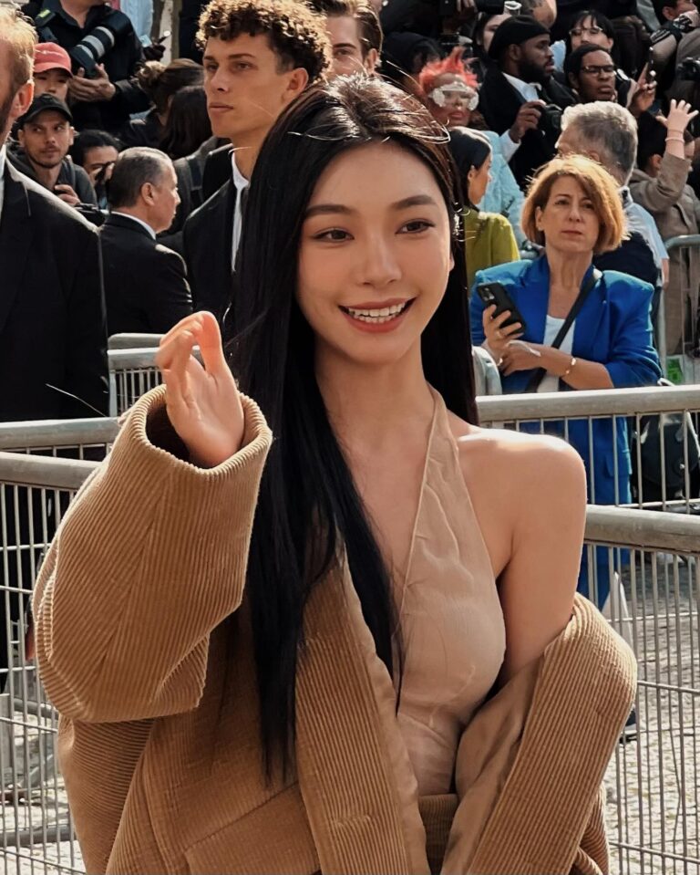 Yi Mengling at the Miu Miu show during Paris Fashion Week 2023.