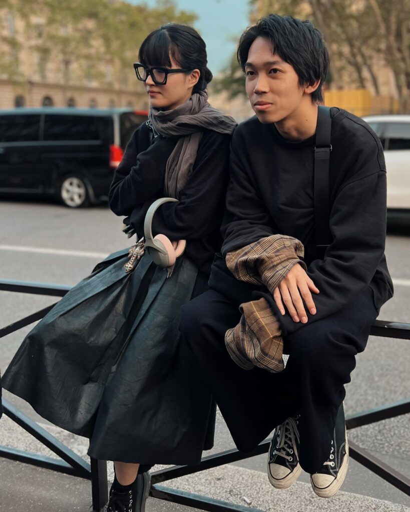 Guest at the Yohji Yamamoto show during Paris Fashion Week 2023.