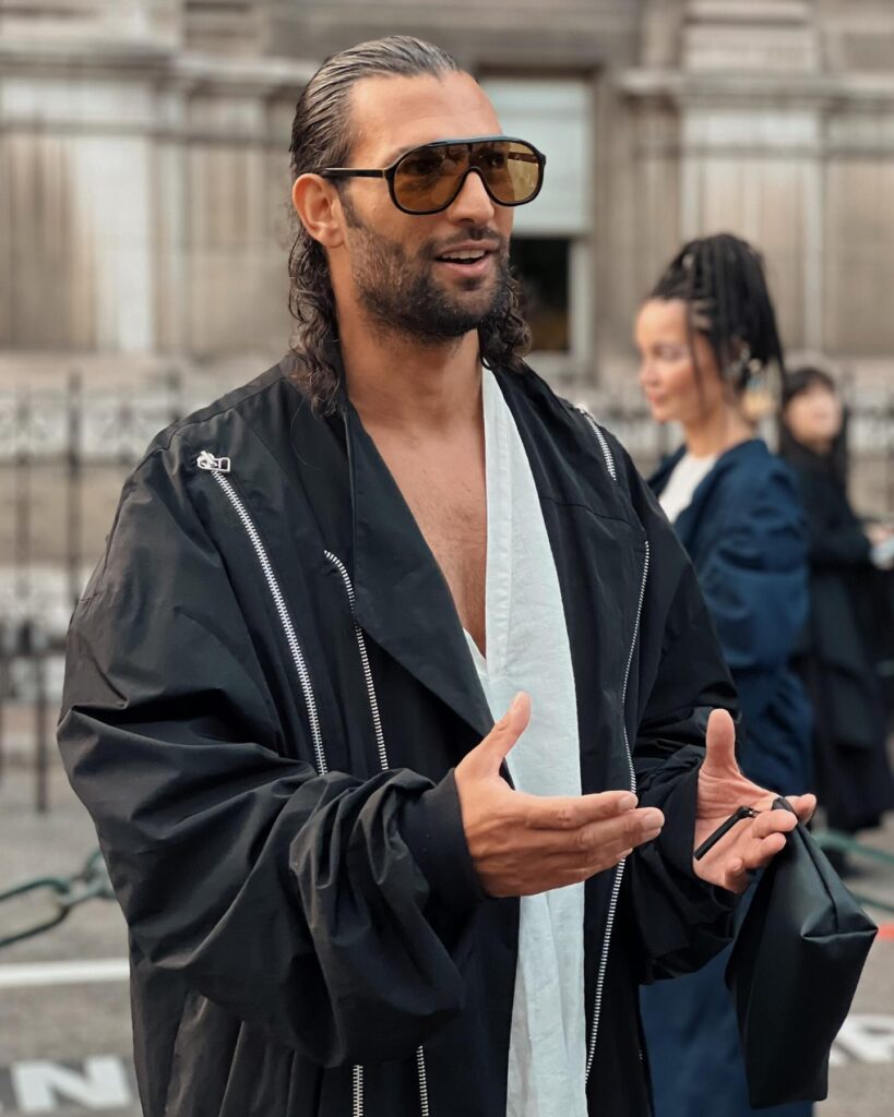 Guest at the Yohji Yamamoto show during Paris Fashion Week 2023.